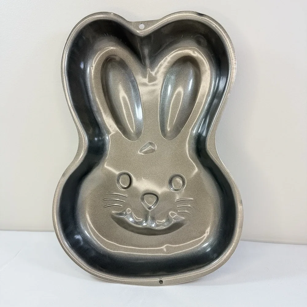 VTG 1998 Wilton Bunny Rabbit Cake Pan Easter Aluminum Mold #2105-1518 13.5